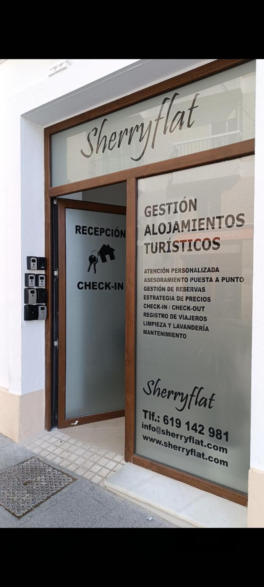 Sherryflat Abrantes - Parking Jerez de la Frontera Exterior foto